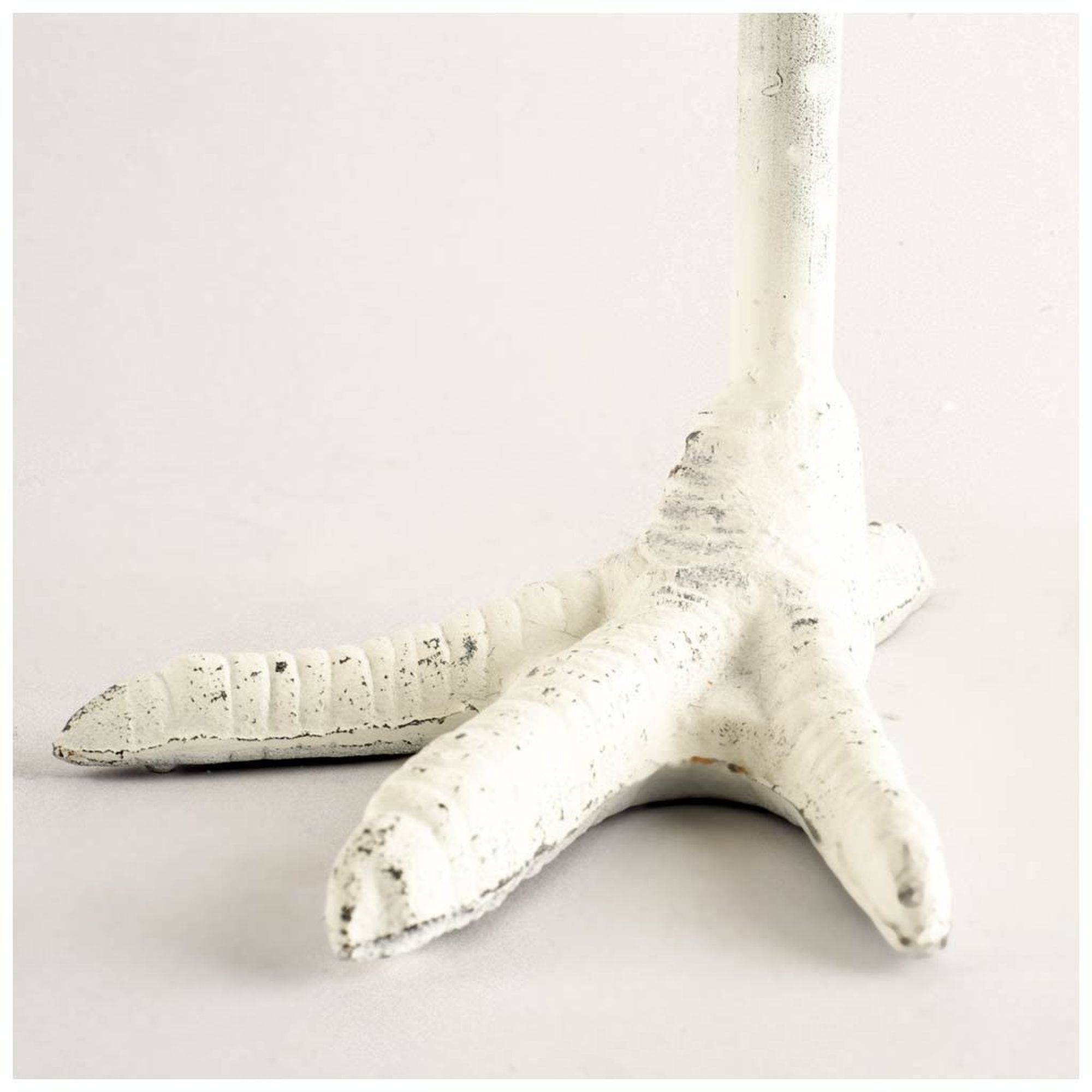 Mercana - Daffy I Short White Cast Iron Chicken Foot Table Candle Holder