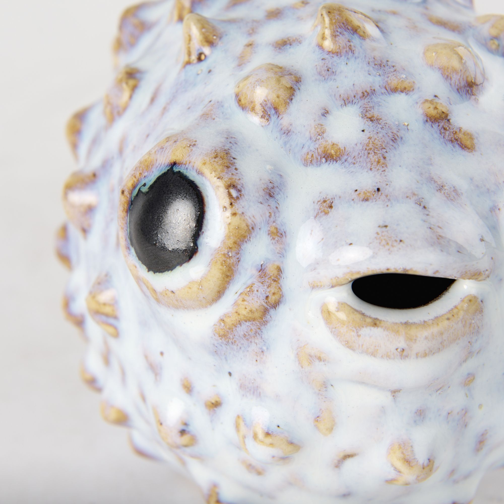 Mercana Spike I Small 8L x 4W Ceramic Puffer Fish - White