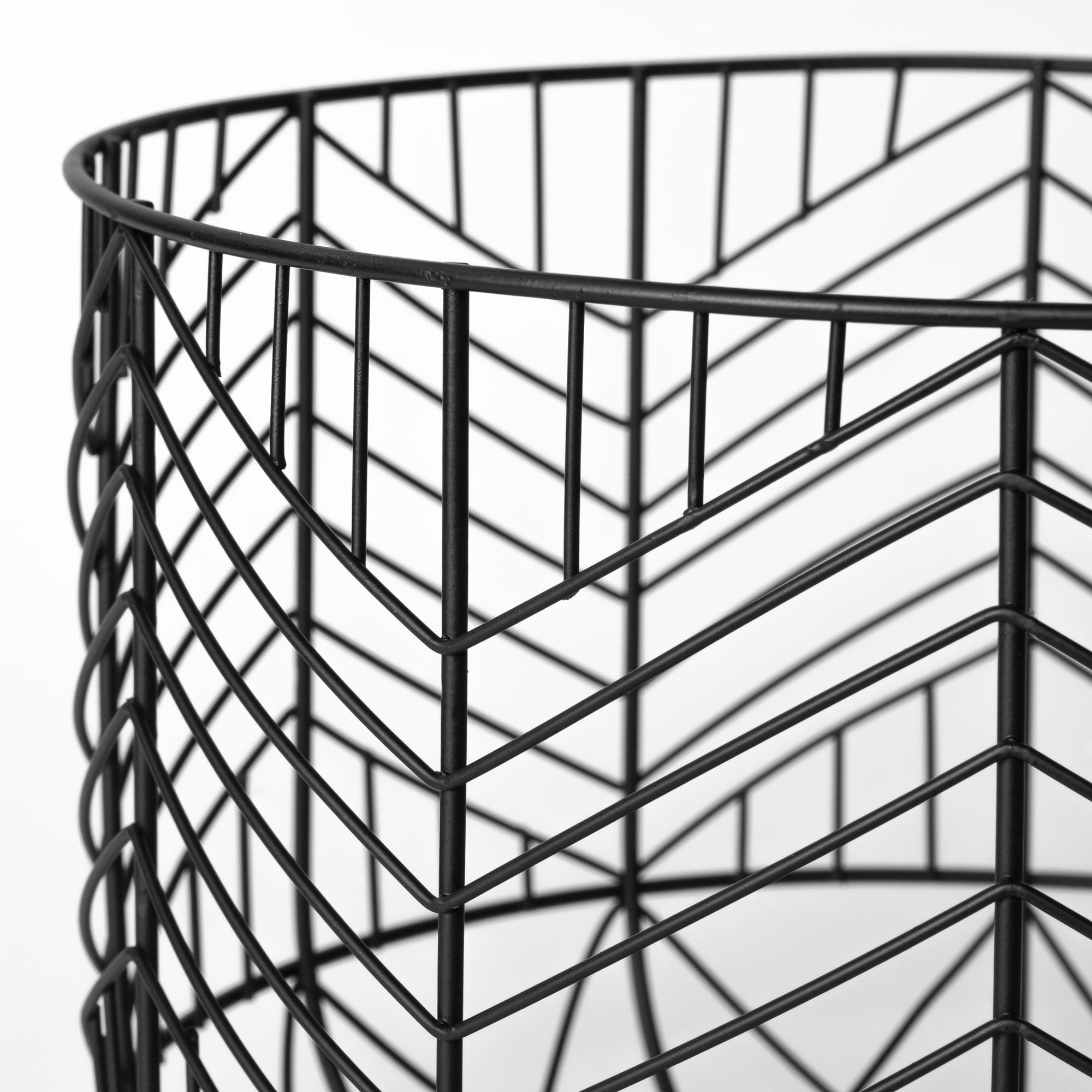 Mercana - Idris Black Metal Geometric Mesh Bowls (Set of 2)