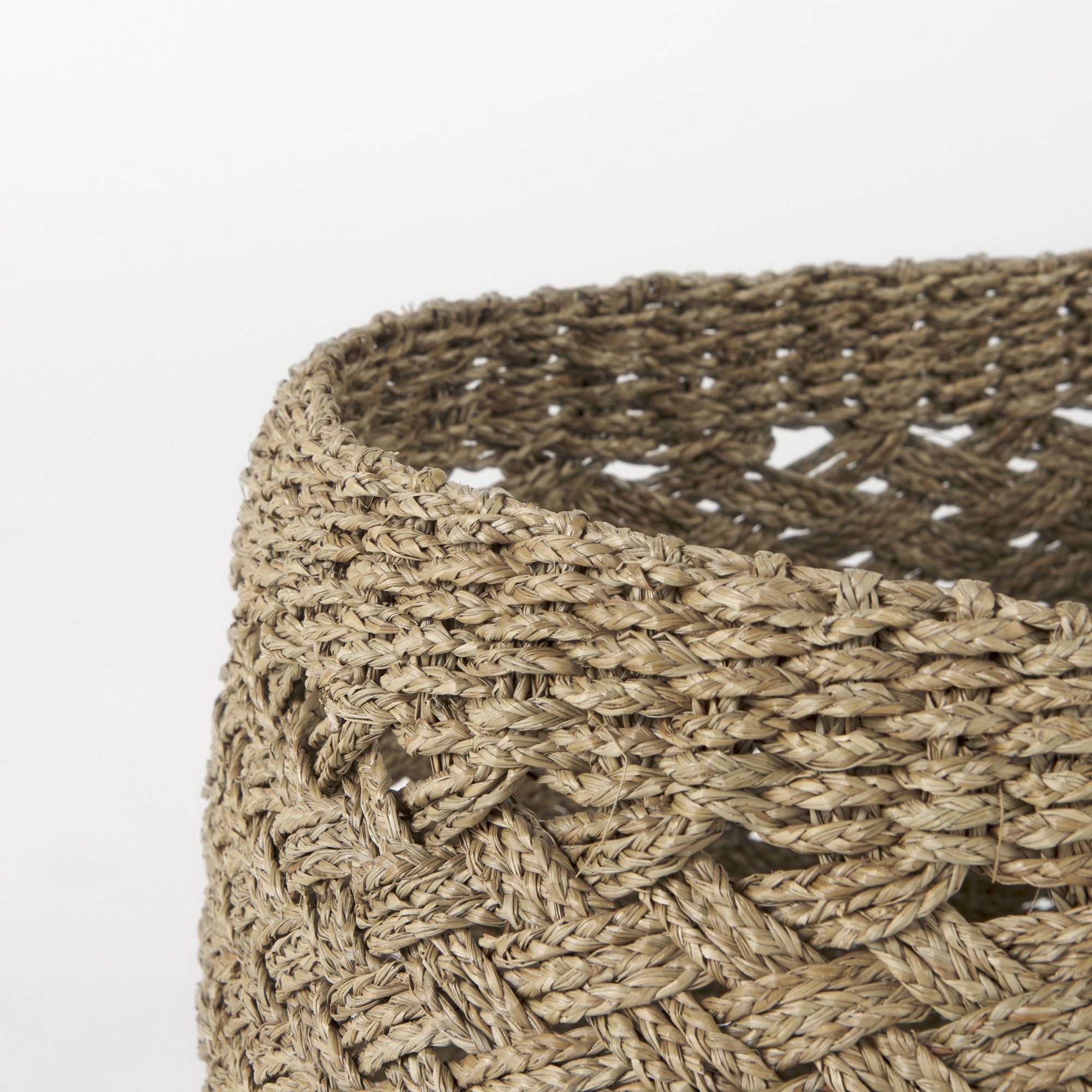 Mercana - Jarek Medium Brown Seagrass Basket Cross Weave Round Basket (Set of 3)