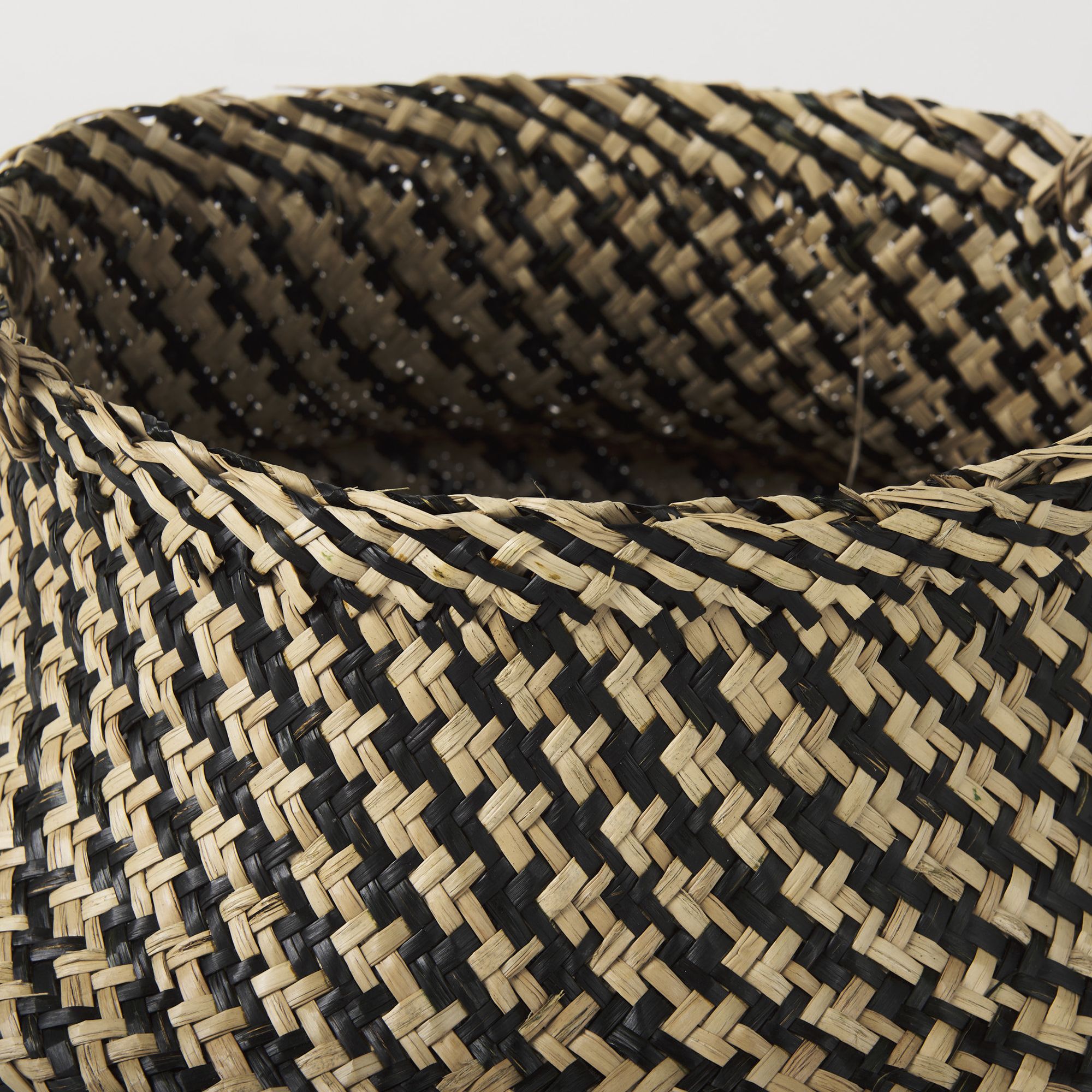 Mercana - Gaia Light and Dark Brown Cross Patterend Belly Seagrass Basket (Set of 3)