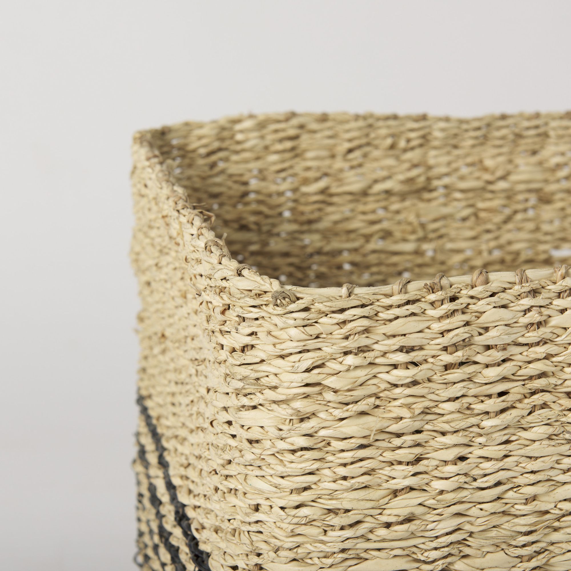 Mercana - Cullen Grey Twisted Seagrass Square Basket (Set of 3)