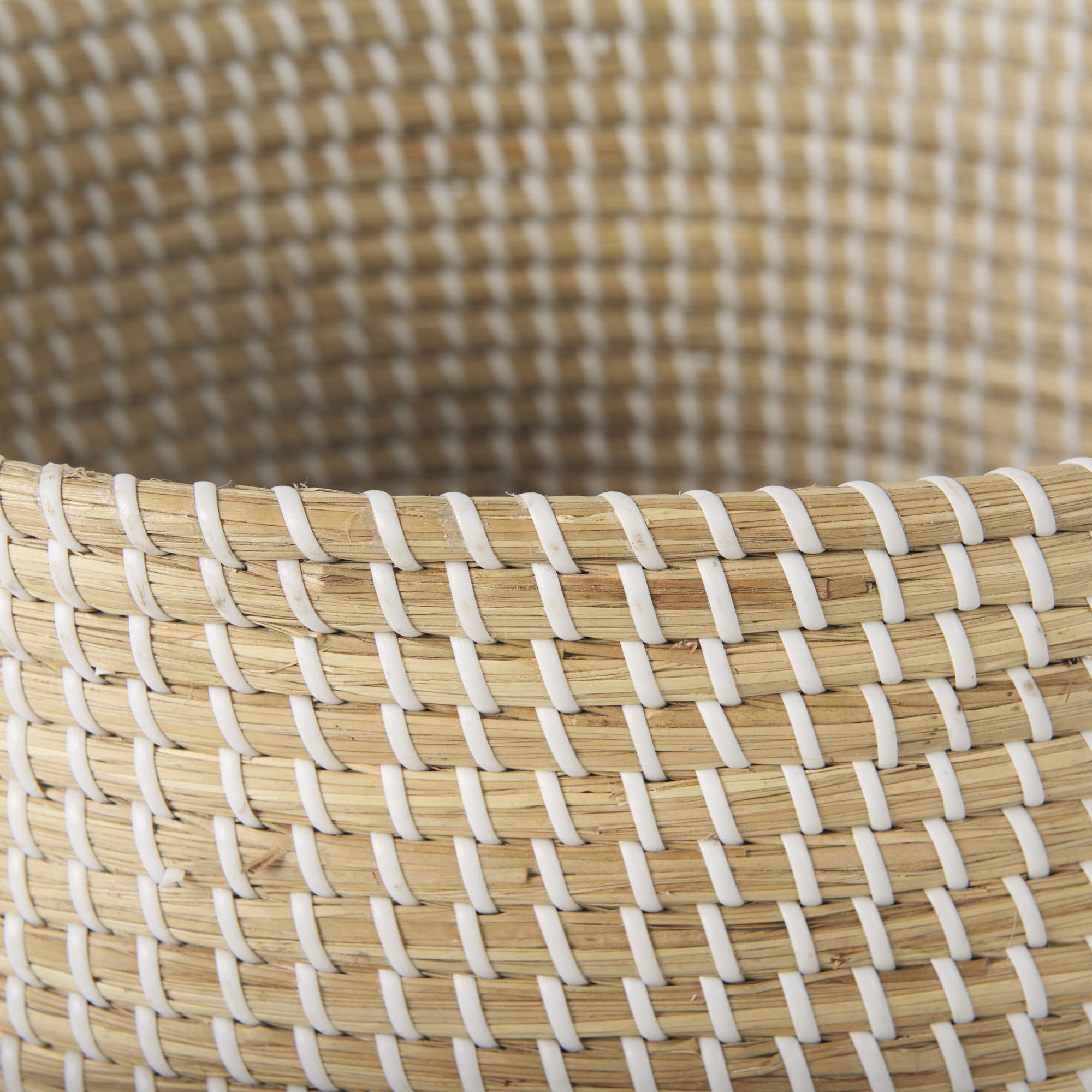 Mercana - Olivia Beige Seagrass Basket with Lid and Handles (Set of 3)