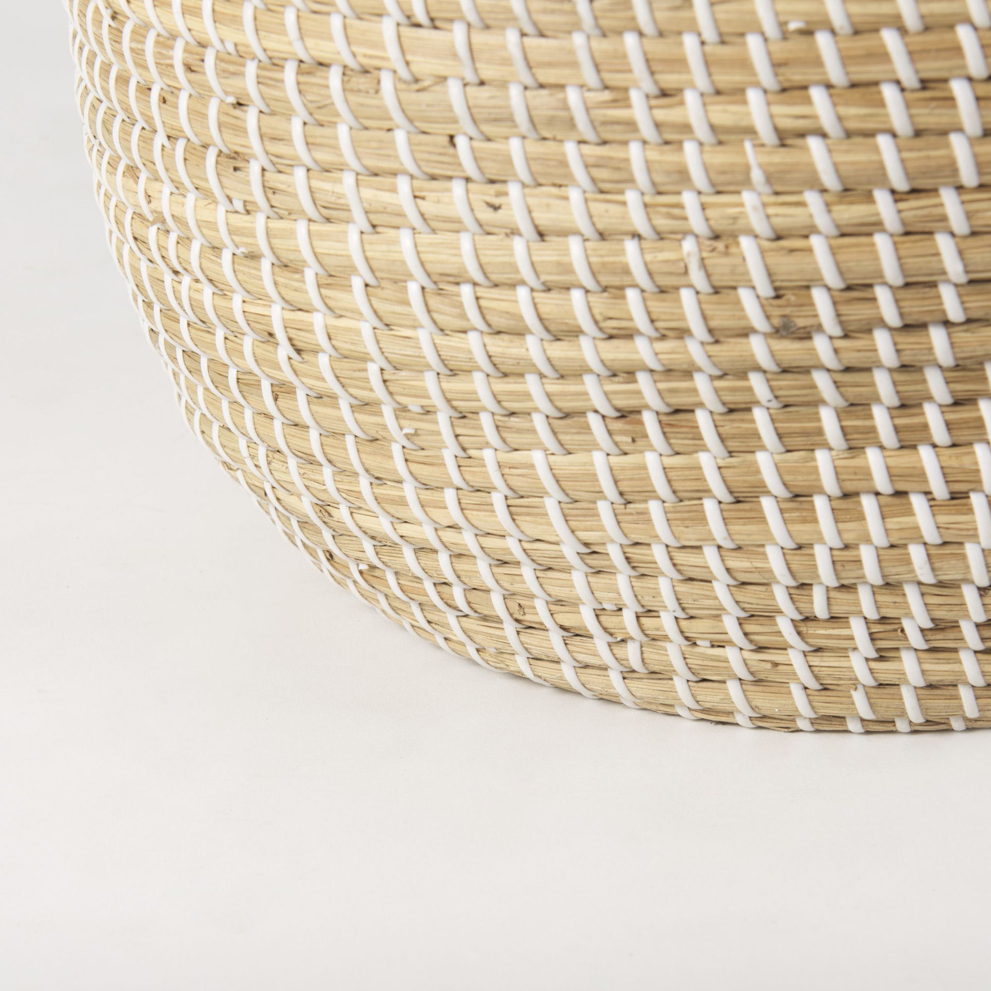 Mercana - Olivia Beige Seagrass Basket with Lid and Handles (Set of 3)