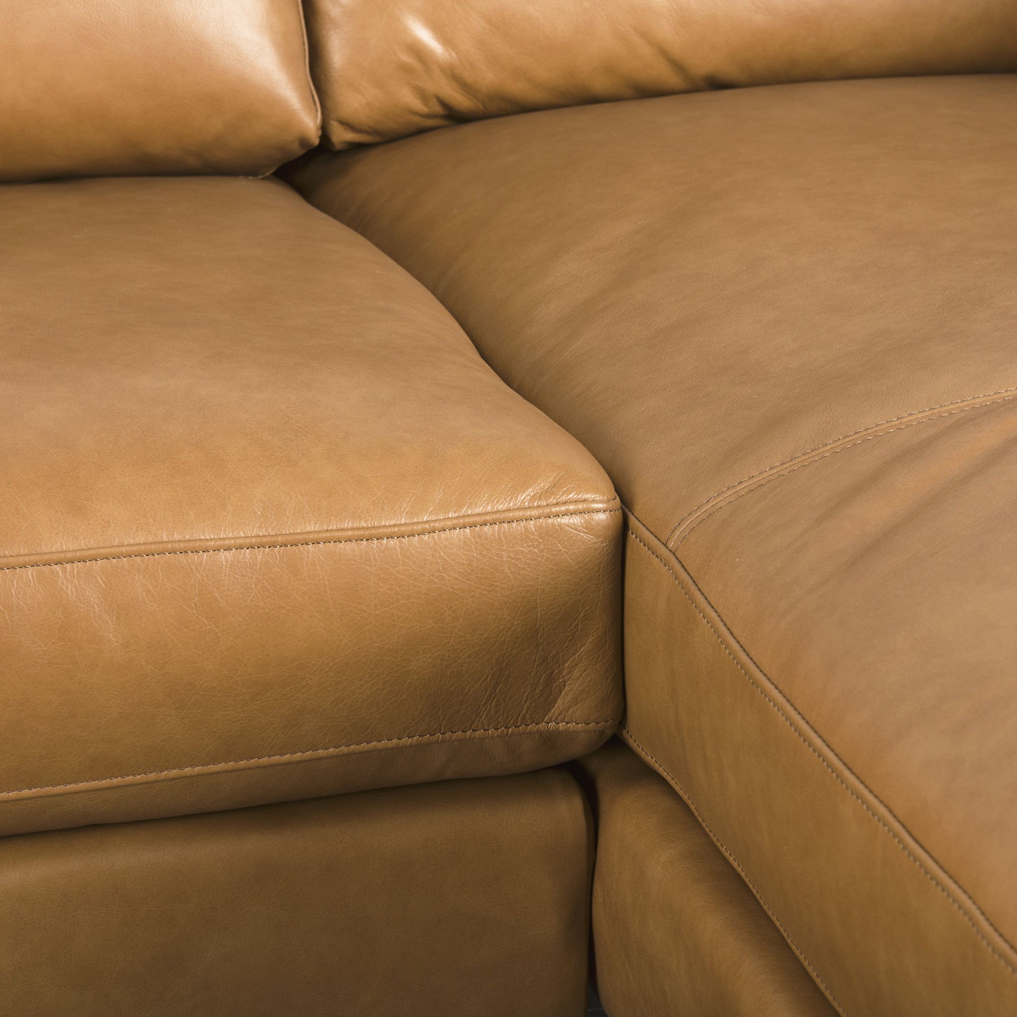 Mercana - Elton Right Chaise Sectional in Tan, Leather