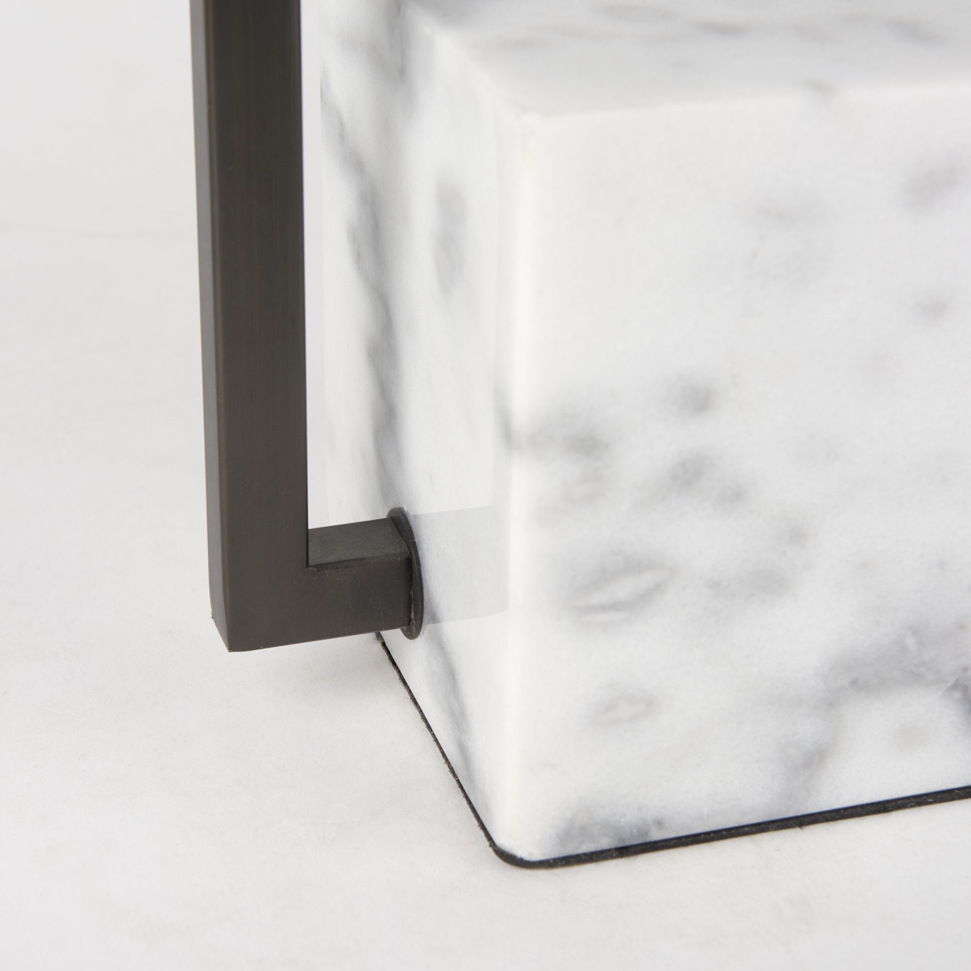 Mercana - Peyton Black Metal with Marble Cube and White Shade Table Lamp