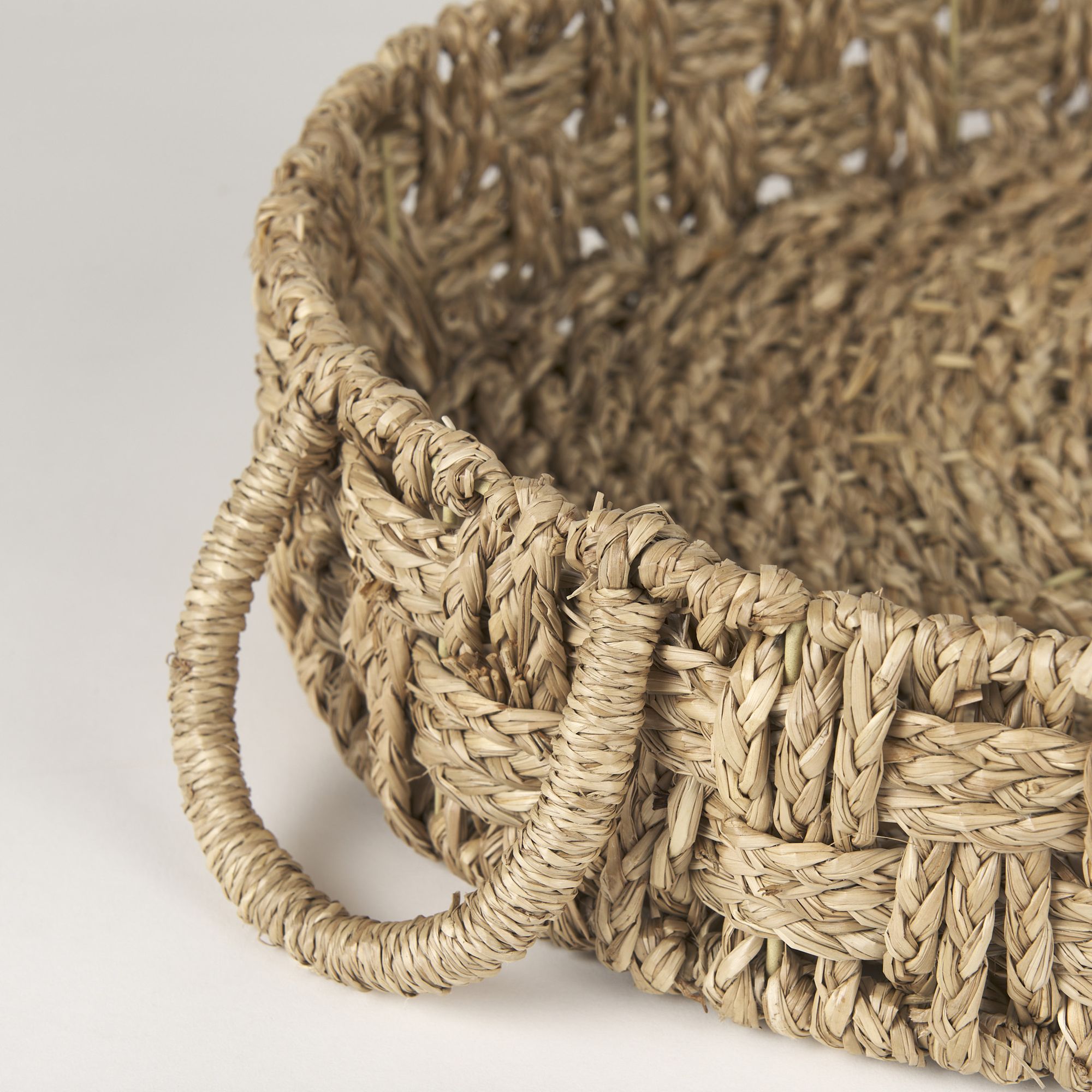 Mercana - Haini Large Basketweave Seagrass Trays with Loop Handles (Set of 2)