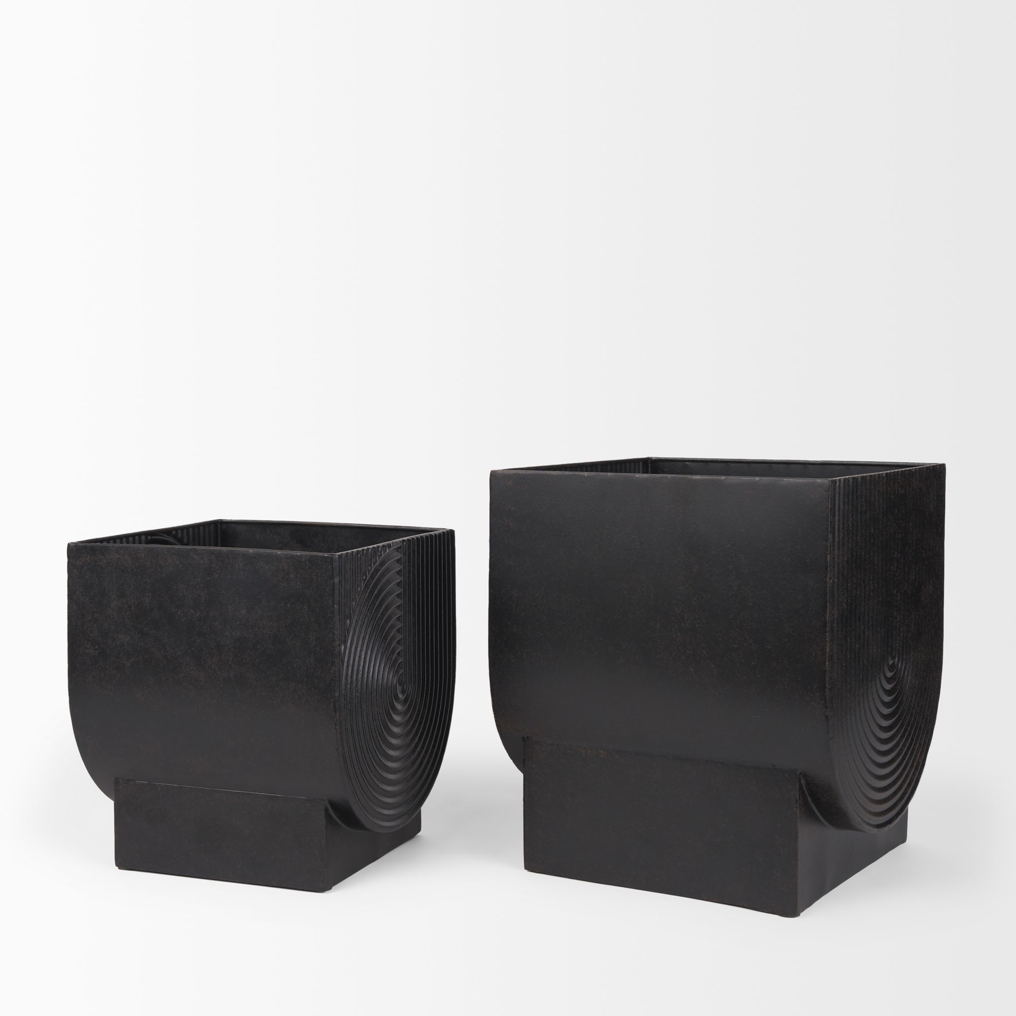 Mercana Medina Medium Planters with Gold Antiquing Metal (Set of 2) - Black