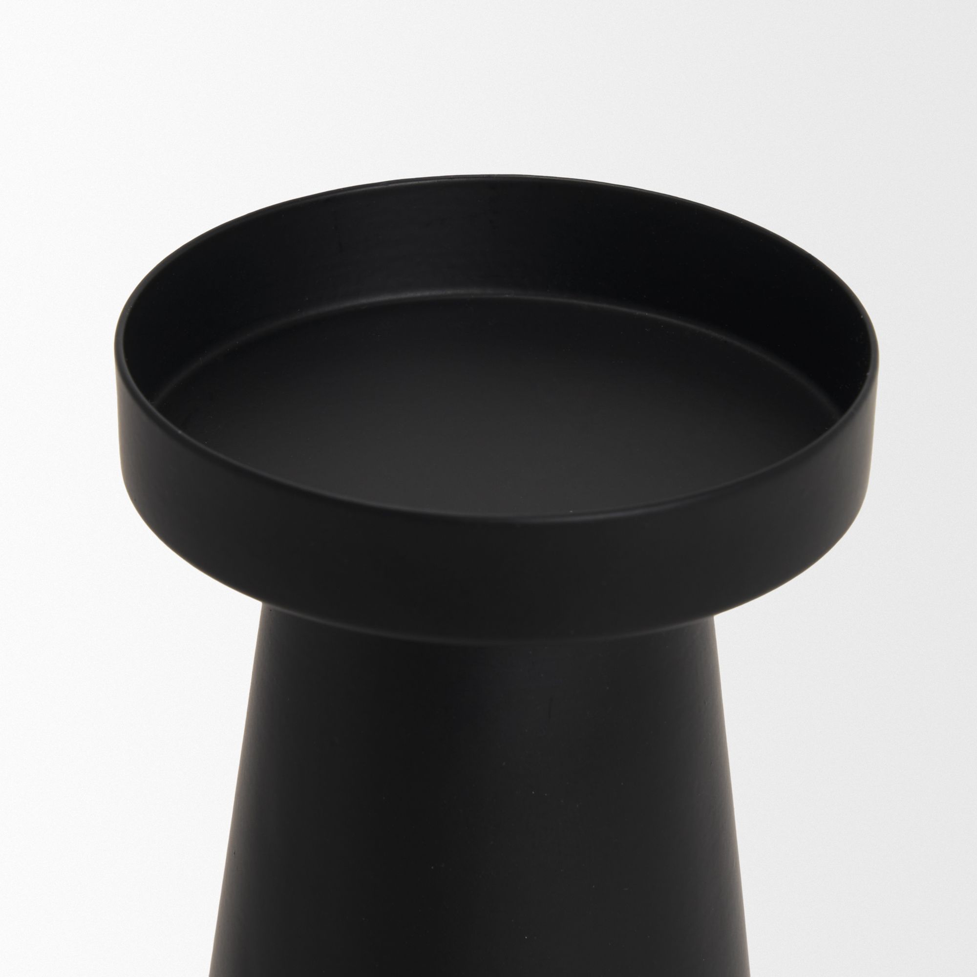 Mercana Quadir Short Matte Black Metal Candle Holder