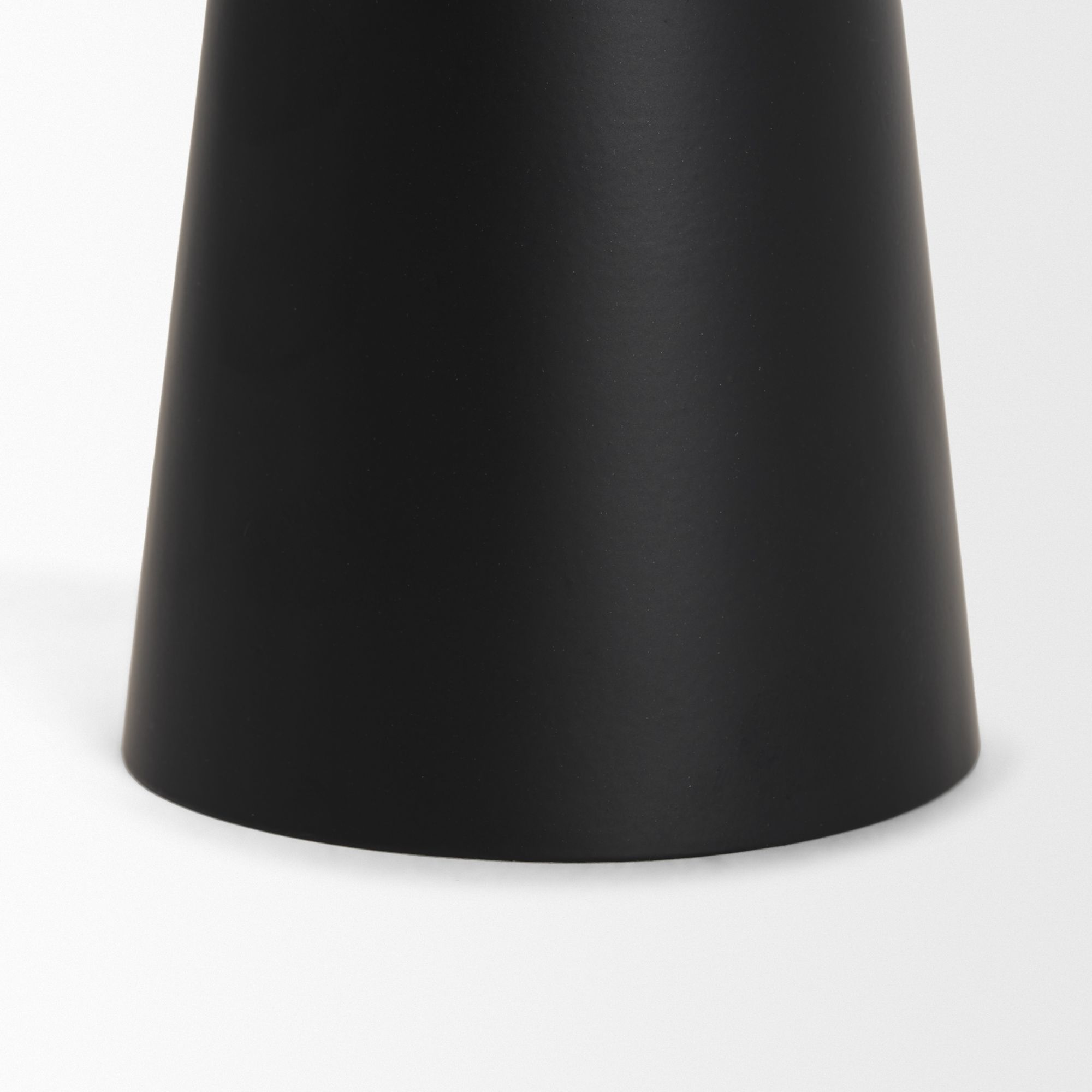 Mercana Quadir Short Matte Black Metal Candle Holder