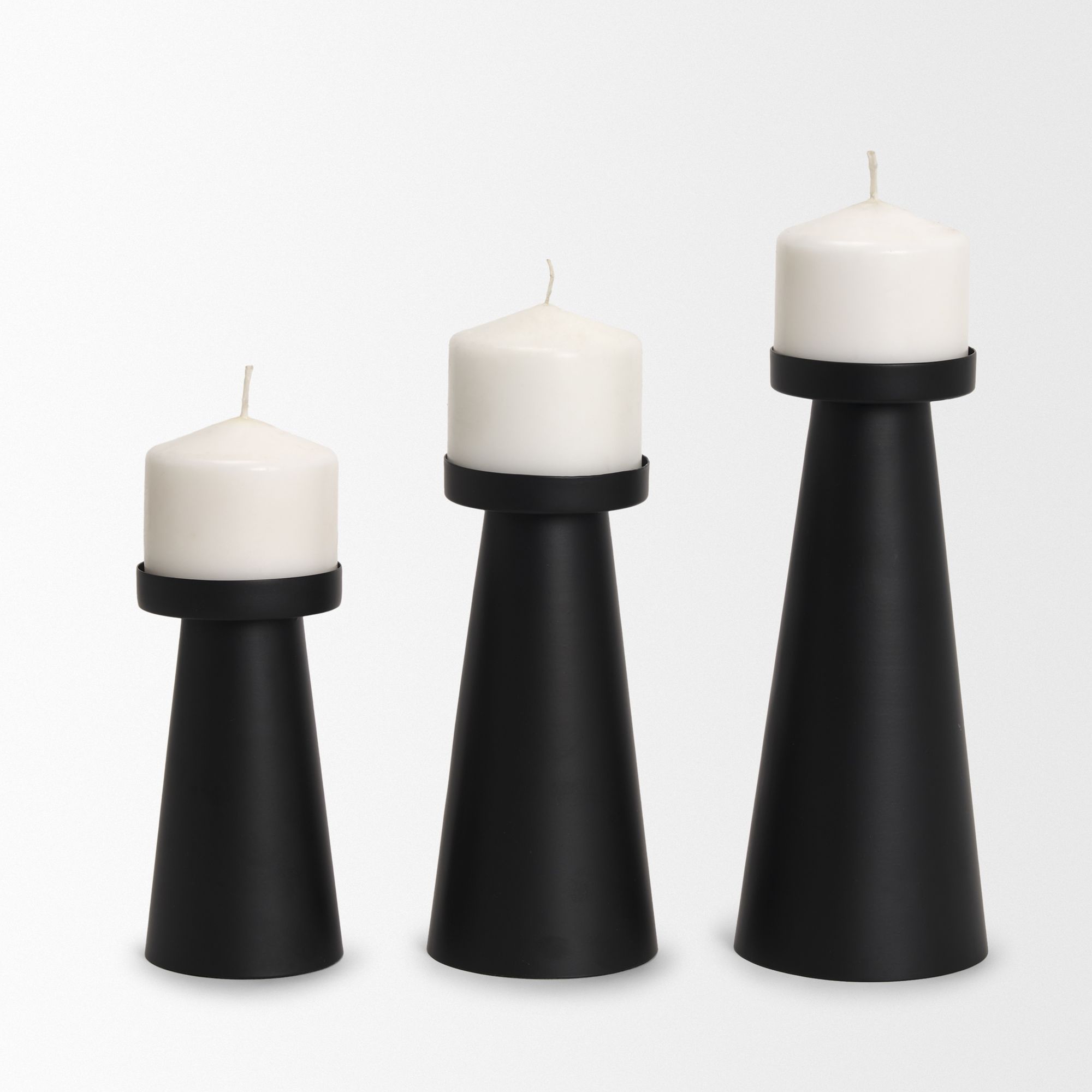 Mercana Quadir Short Matte Black Metal Candle Holder