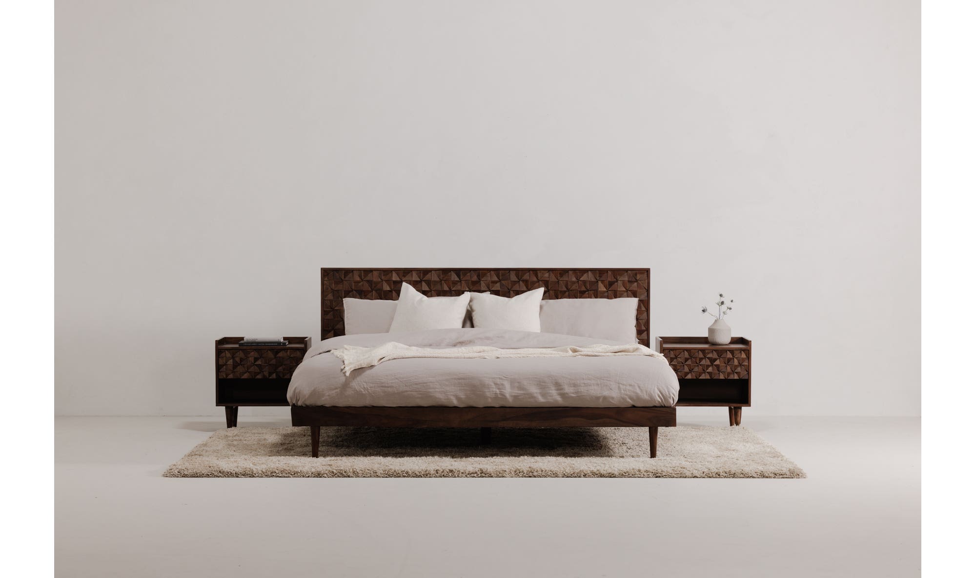 Moe's Pablo Mid-Century Modern Queen Size Bed - Brown