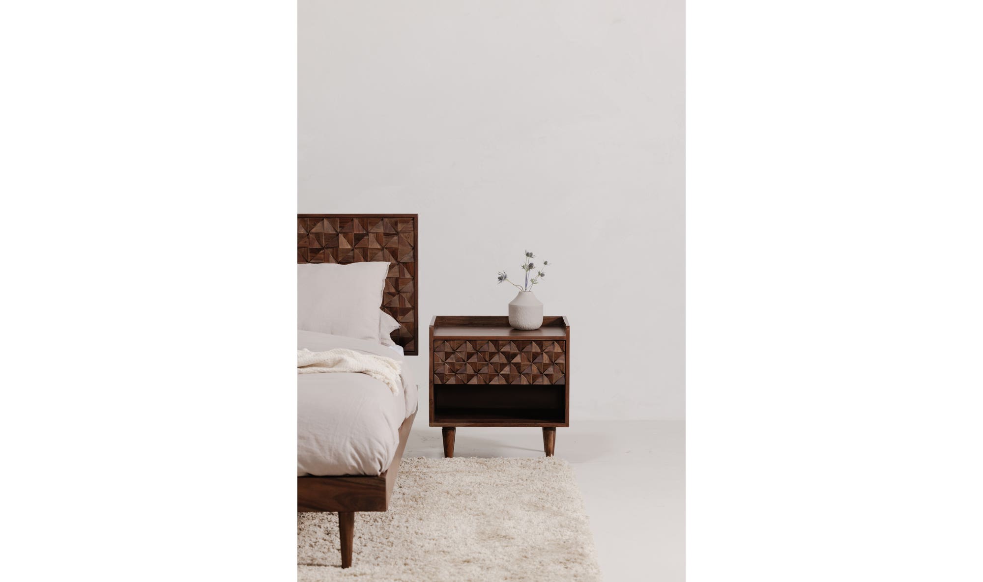 Moe's Pablo Mid-Century Modern Queen Size Bed - Brown