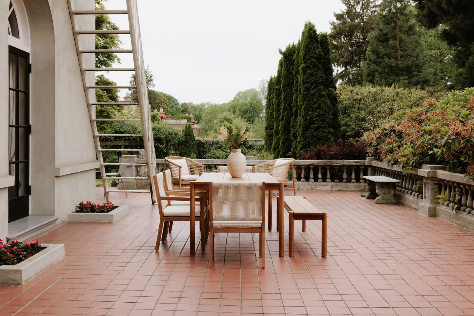 Moe's - Tempo Outdoor Dining Bench in Brown