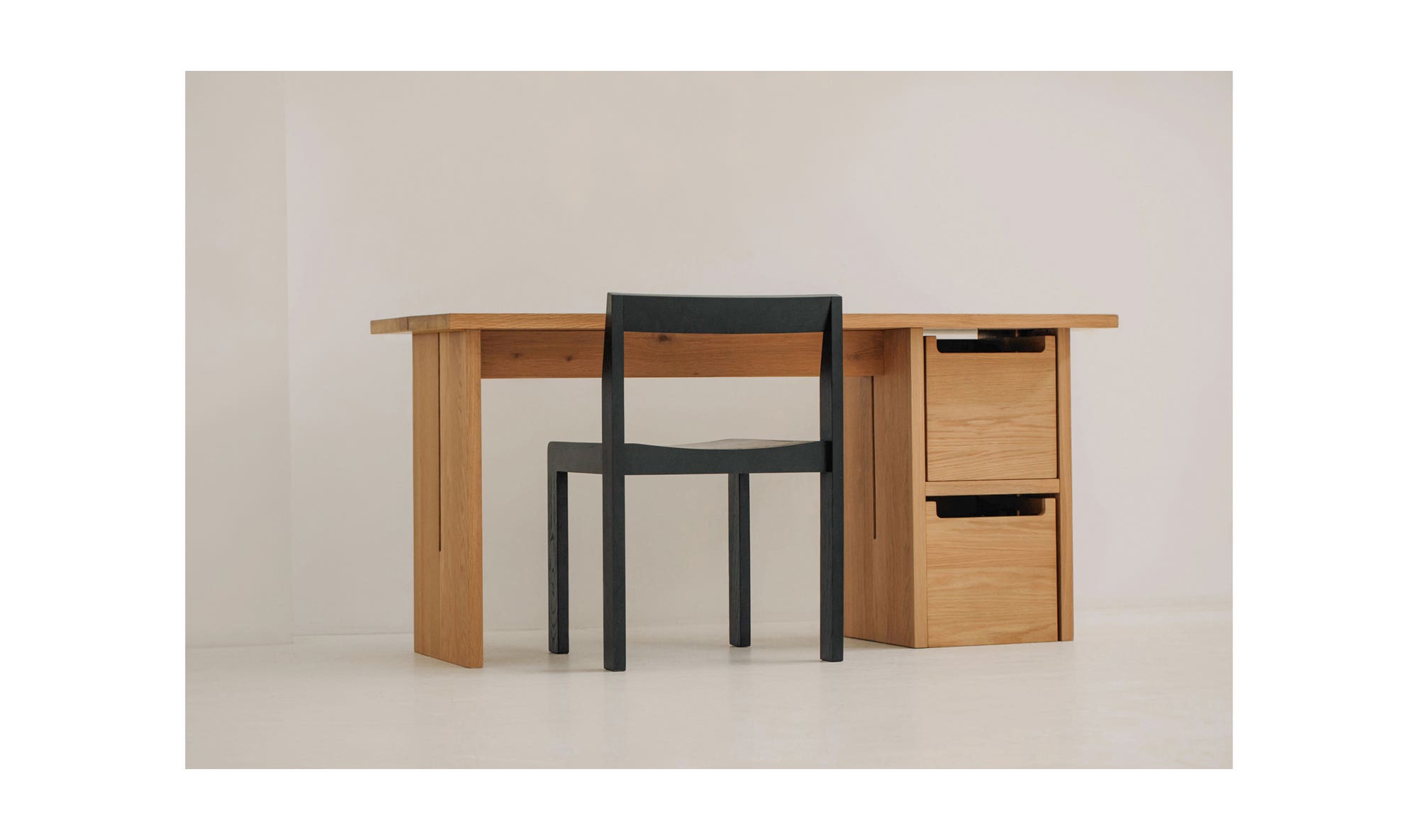 Moe's Rua Modern Desk - Oak