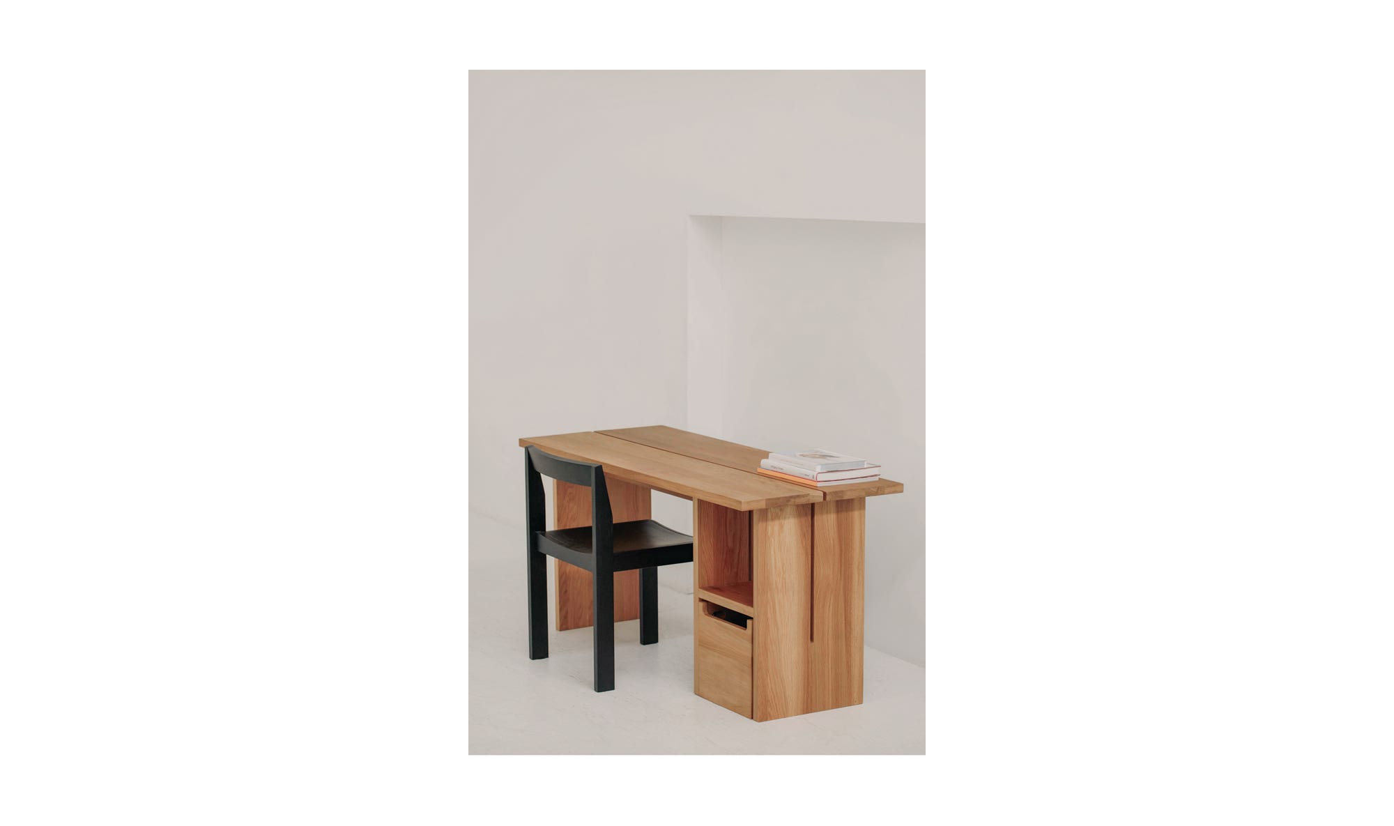 Moe's Rua Modern Desk - Oak