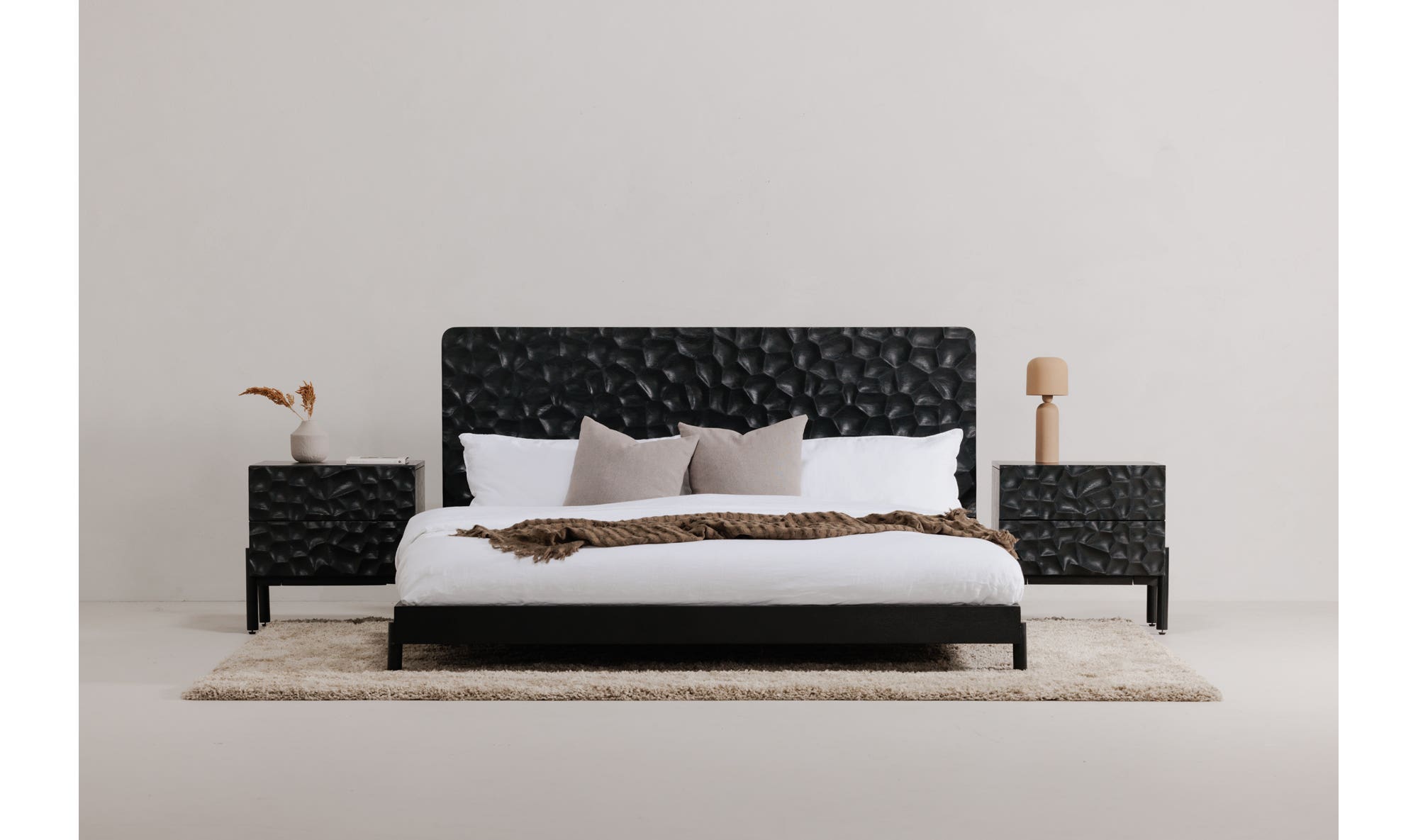 Moe's Misaki Contemporary Queen Size Bed - Black