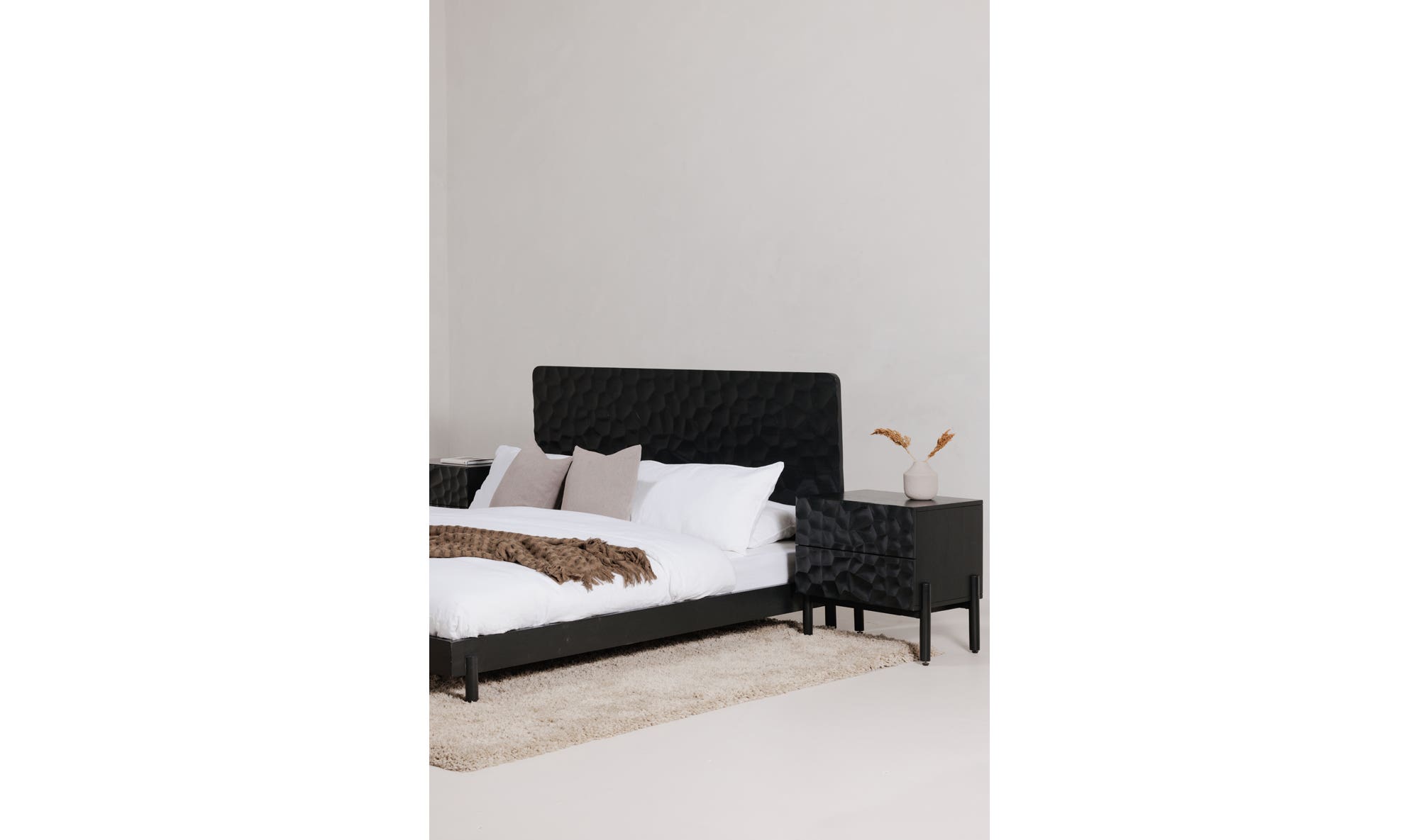 Moe's Misaki Contemporary Queen Size Bed - Black