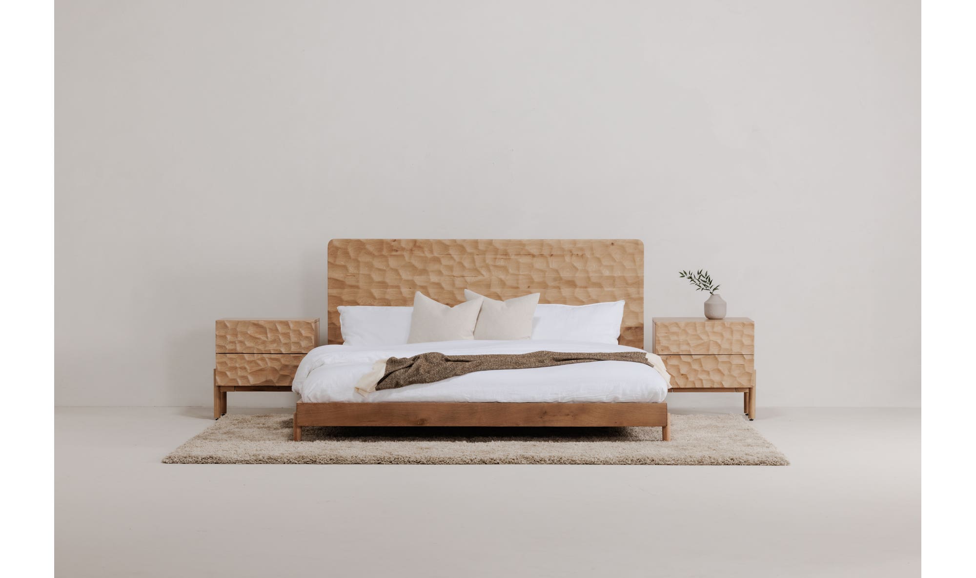 Moe's - Misaki Contemporary Bed