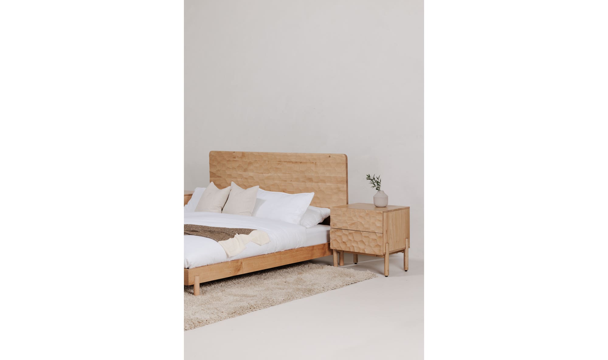 Moe's Misaki Contemporary Queen Size Bed - Natural