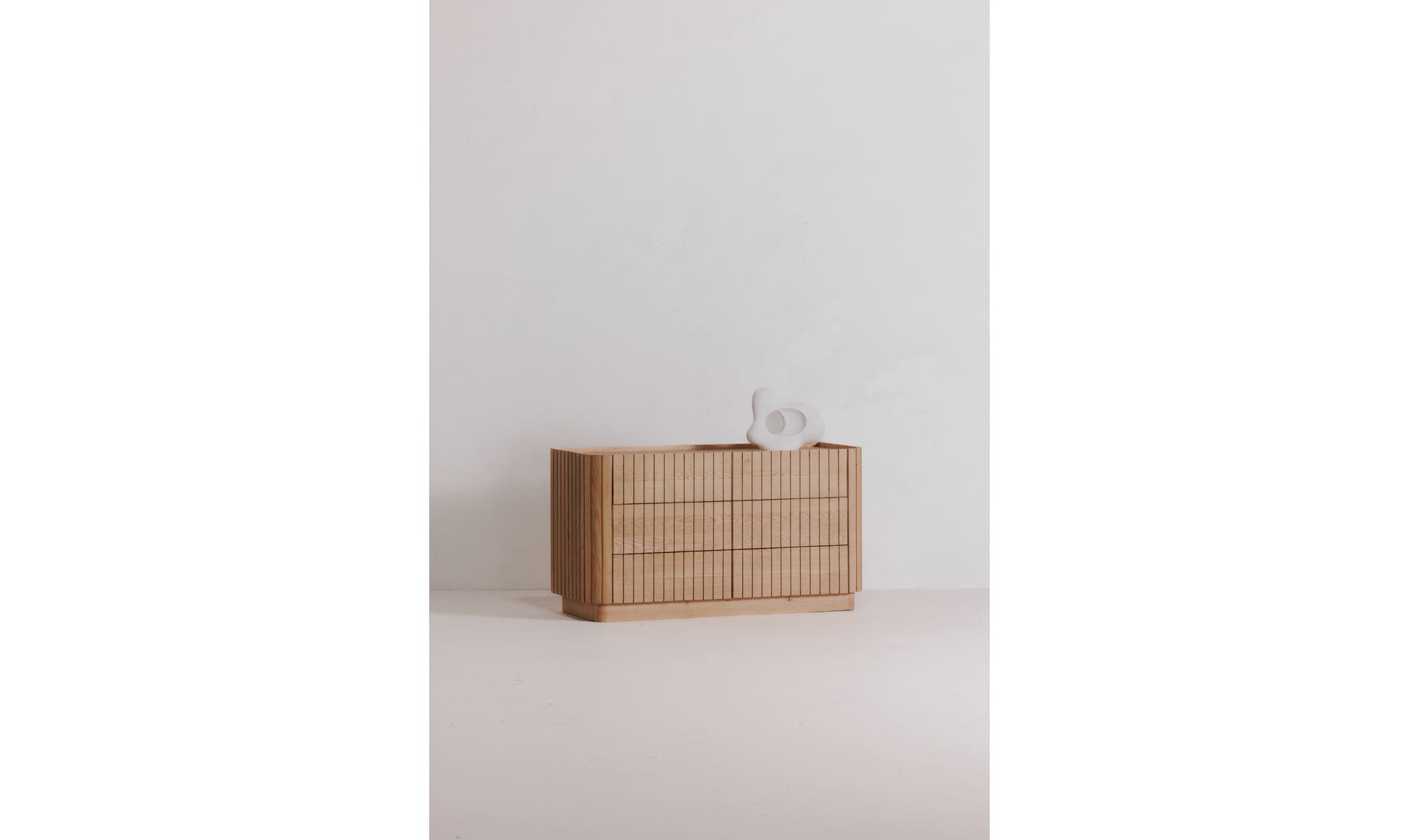 Moe's Povera Contemporary 6-Drawer Dresser - Oak