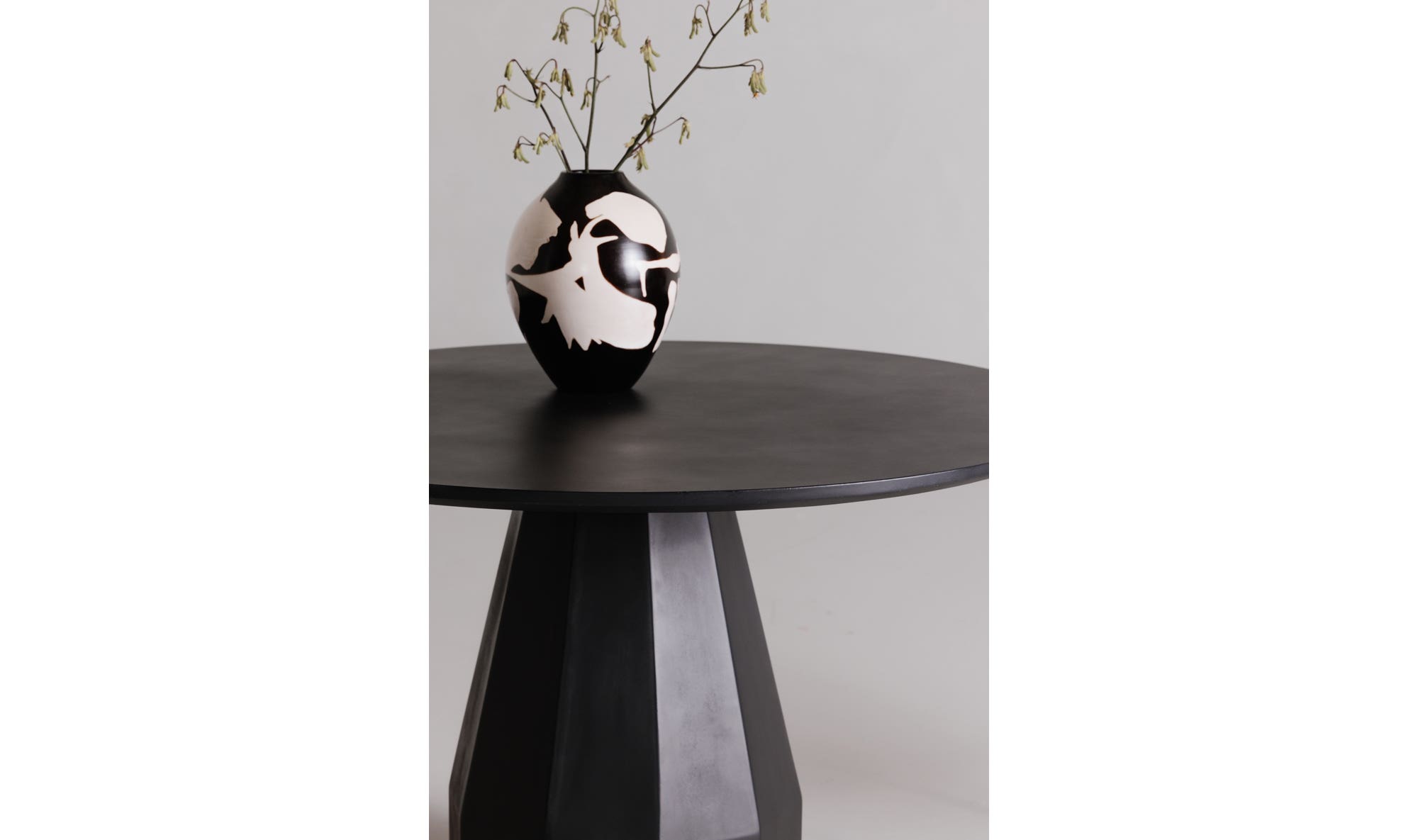 Moe's Templo Contemporary Round Dining Table - Black