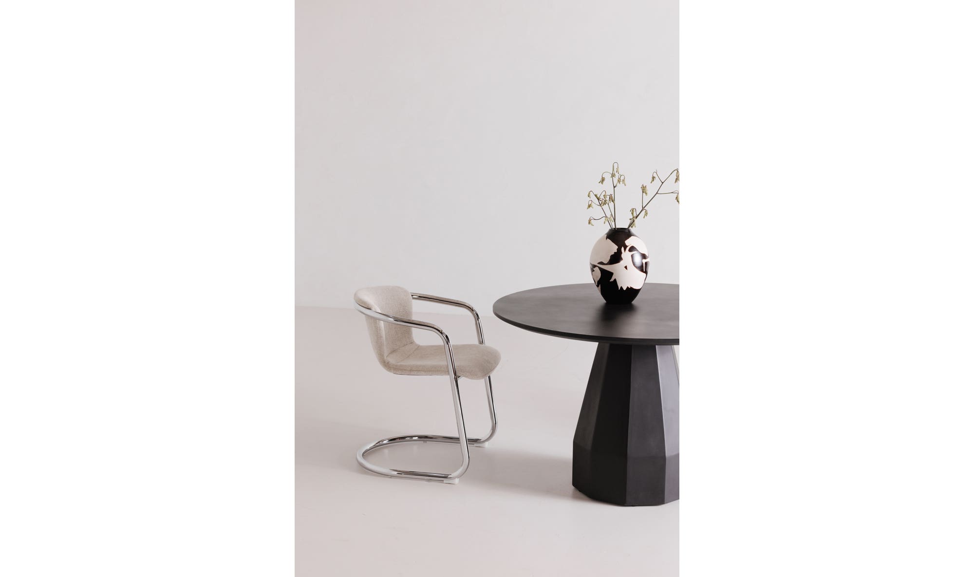 Moe's Templo Contemporary Round Dining Table - Black