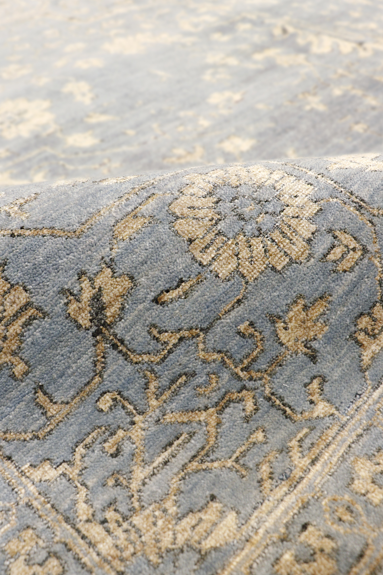 Pasargad - Transitional Collection Hand-Knotted Bamboo Silk/Wool Area Rug in L. Blue/Gold, 107" x 141" (pdc-1980 9x12)