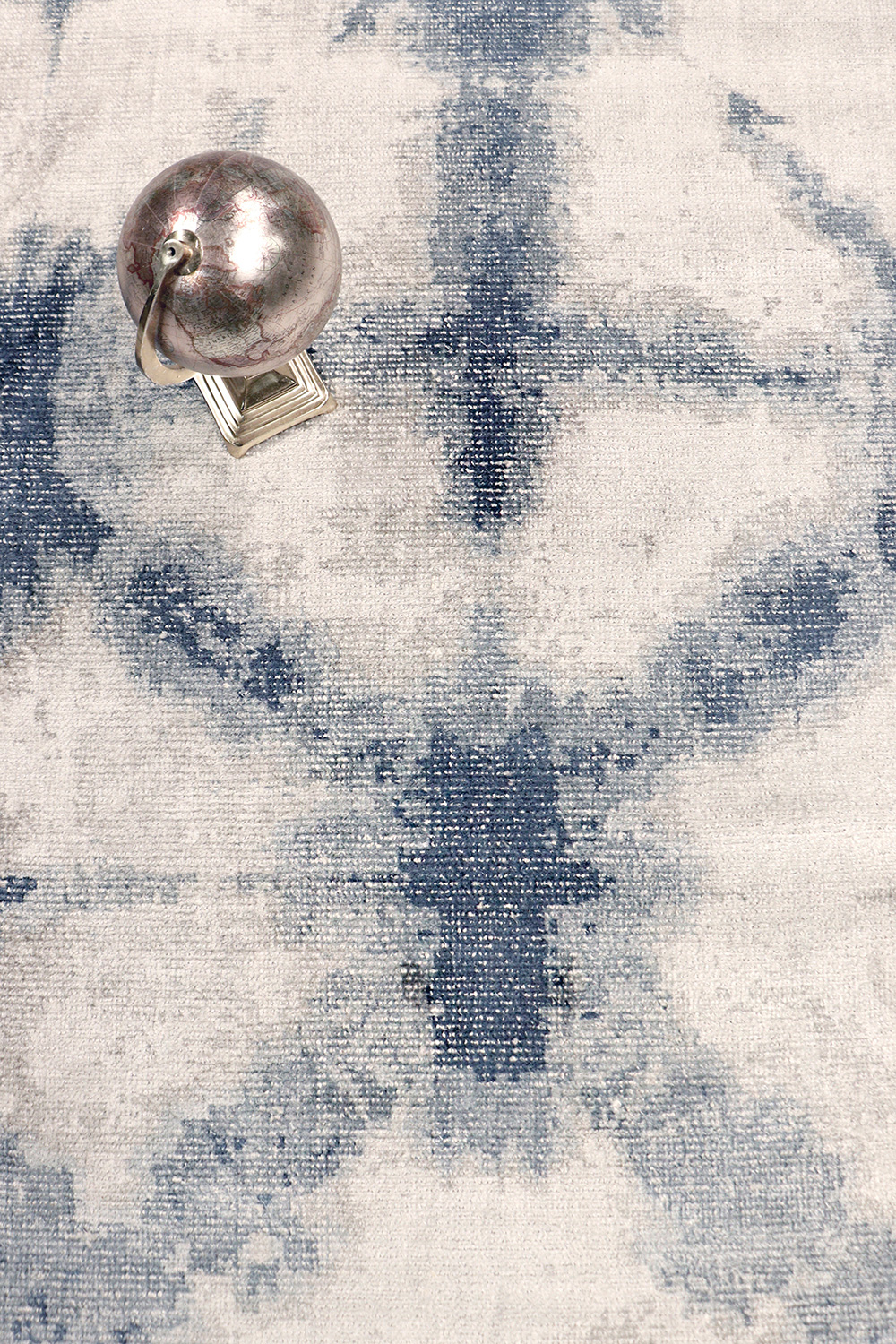 Pasargad Shibori Collection Hand-Loomed Silver/Blue Bamboo Silk and Wool Area Rug (PEL-12 10X14) - 120'' x 168''