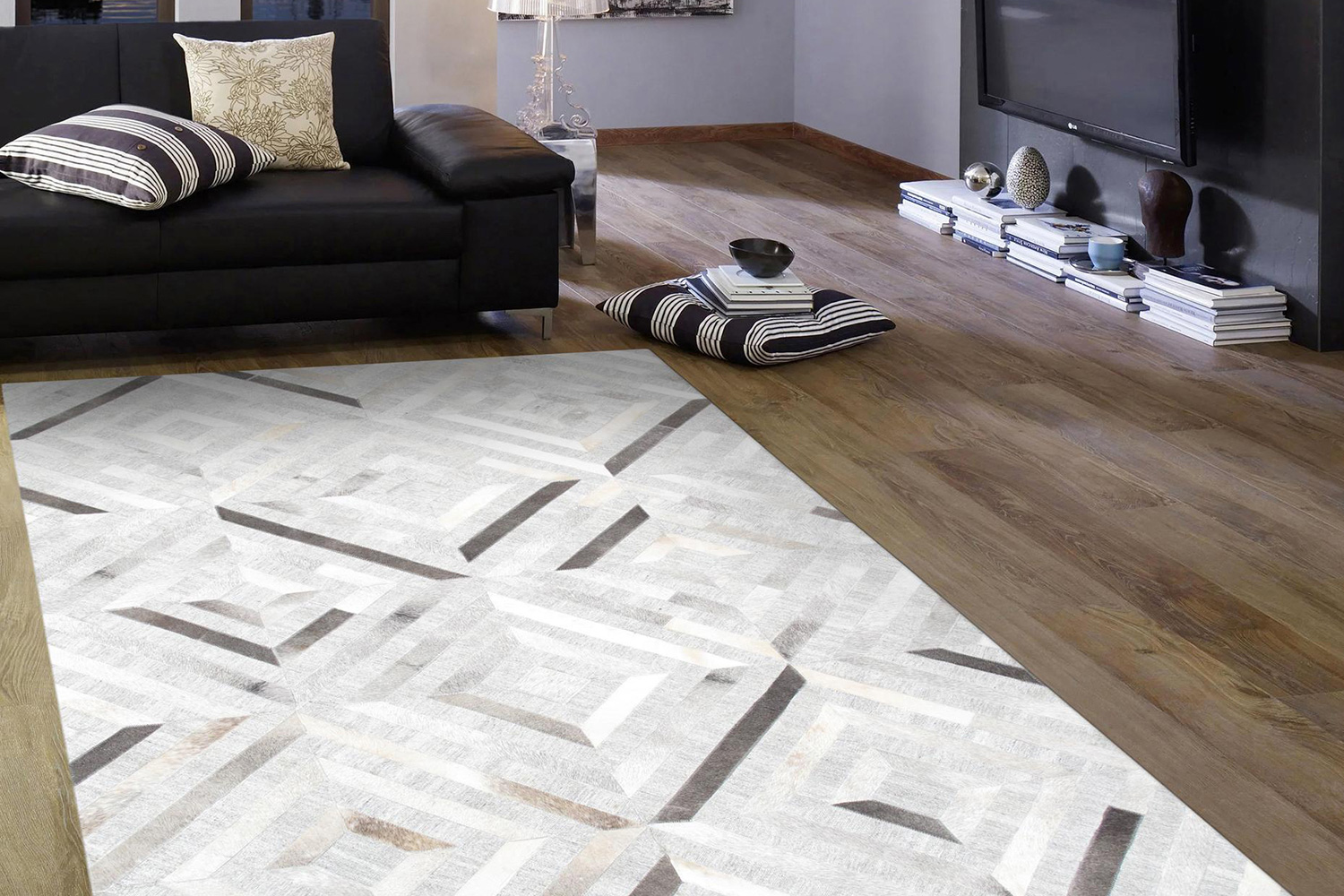 Pasargad Geometric Silver Cowhide Rug (PTX-3104 4X6) - 48'' x 72''