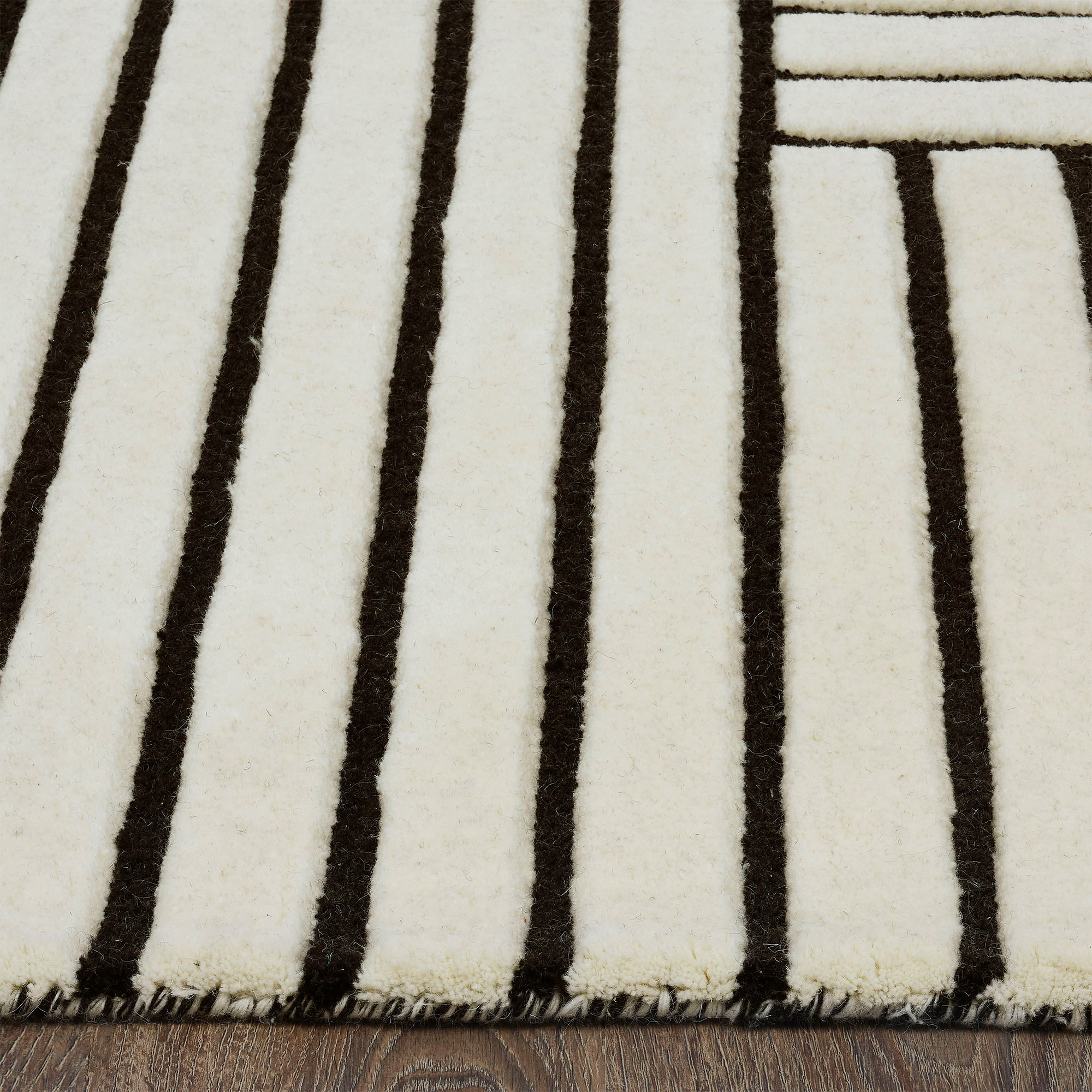 Renwil Arctica Rug - Off-White/Black, 16" X 16"