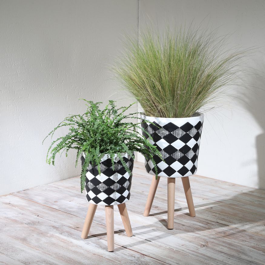 Sagebrook 10"/12" Diamond Planters With Wood Legs (Set Of 2) - Black (kd)