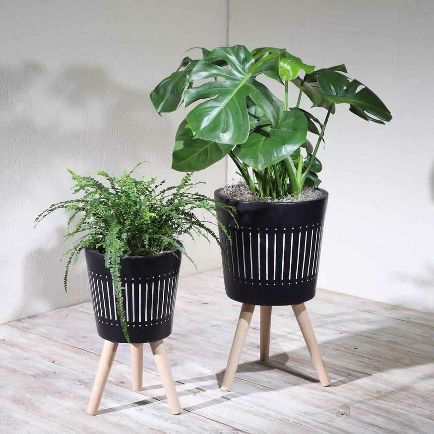 Sagebrook™ 10"/12" Planters With Wood Legs (Set Of 2) - Navy (kd)