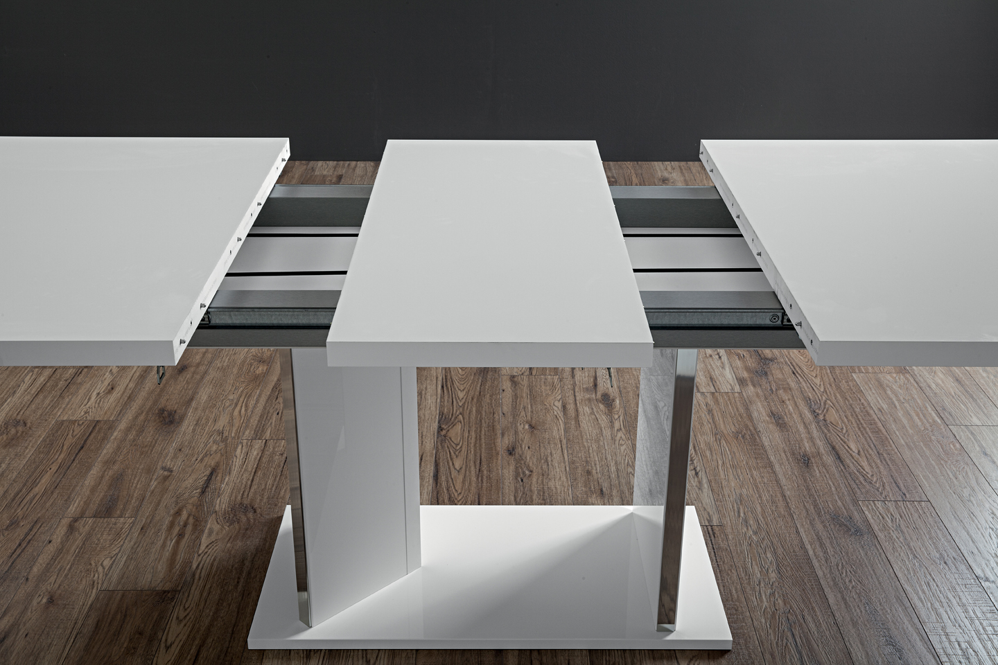 Status - Lisa Dining Table with 1 extention