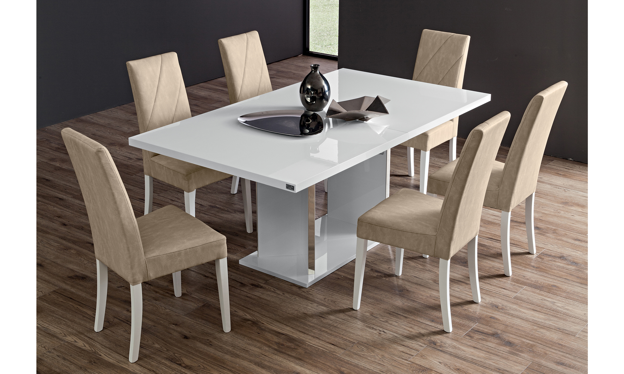 Status - Lisa Dining Table with 1 extention