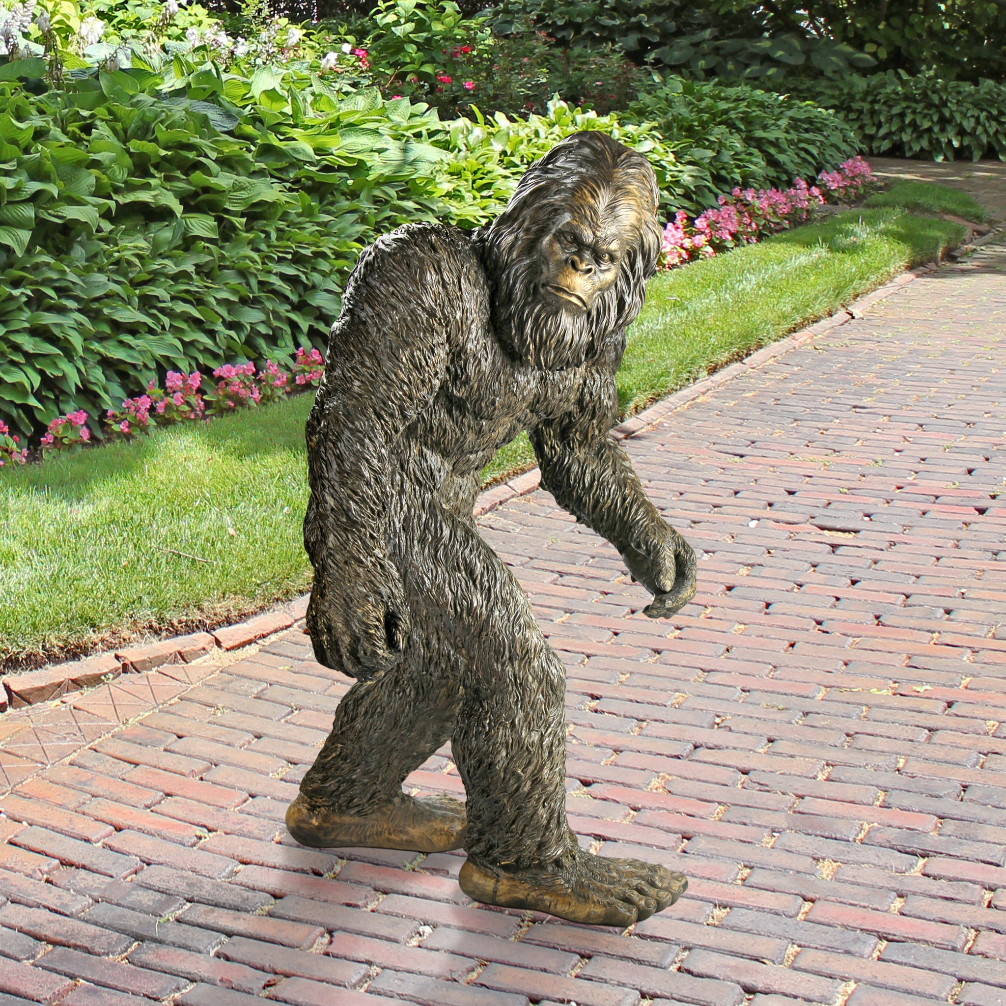 Toscano - Bigfoot the Garden Yeti Statue