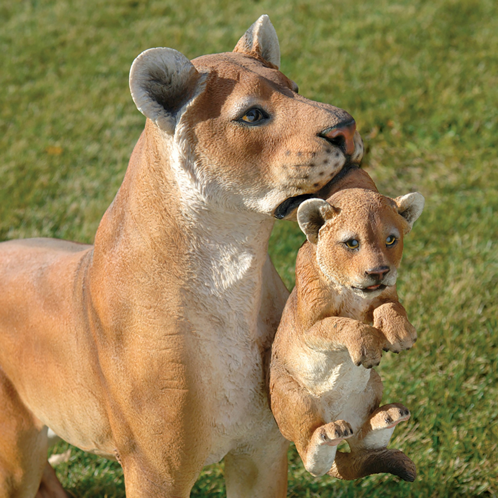 Toscano - Lioness with Cub Garden Statue