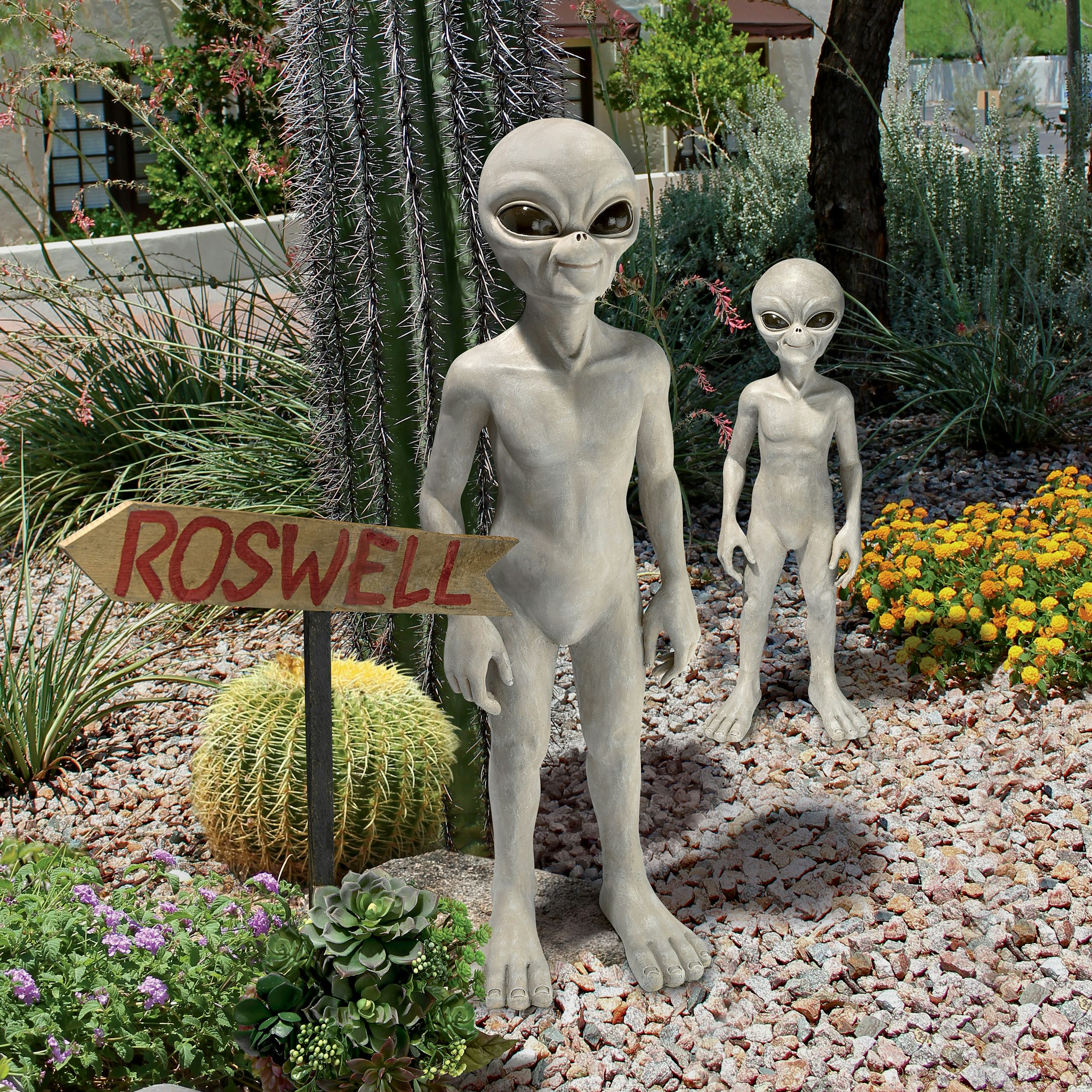 Toscano The Out-of-this-World Alien Extra Terrestrial Statue - Large