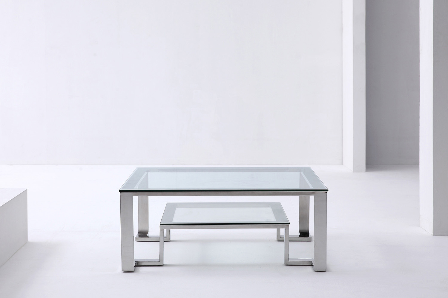 Whiteline - Fab Coffee Table in Clear