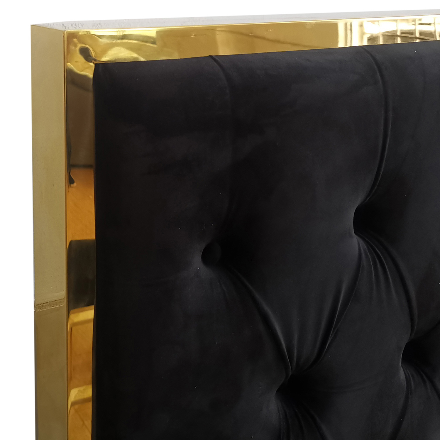 Worldwide Lucille 60" Queen Bed - Black/Gold